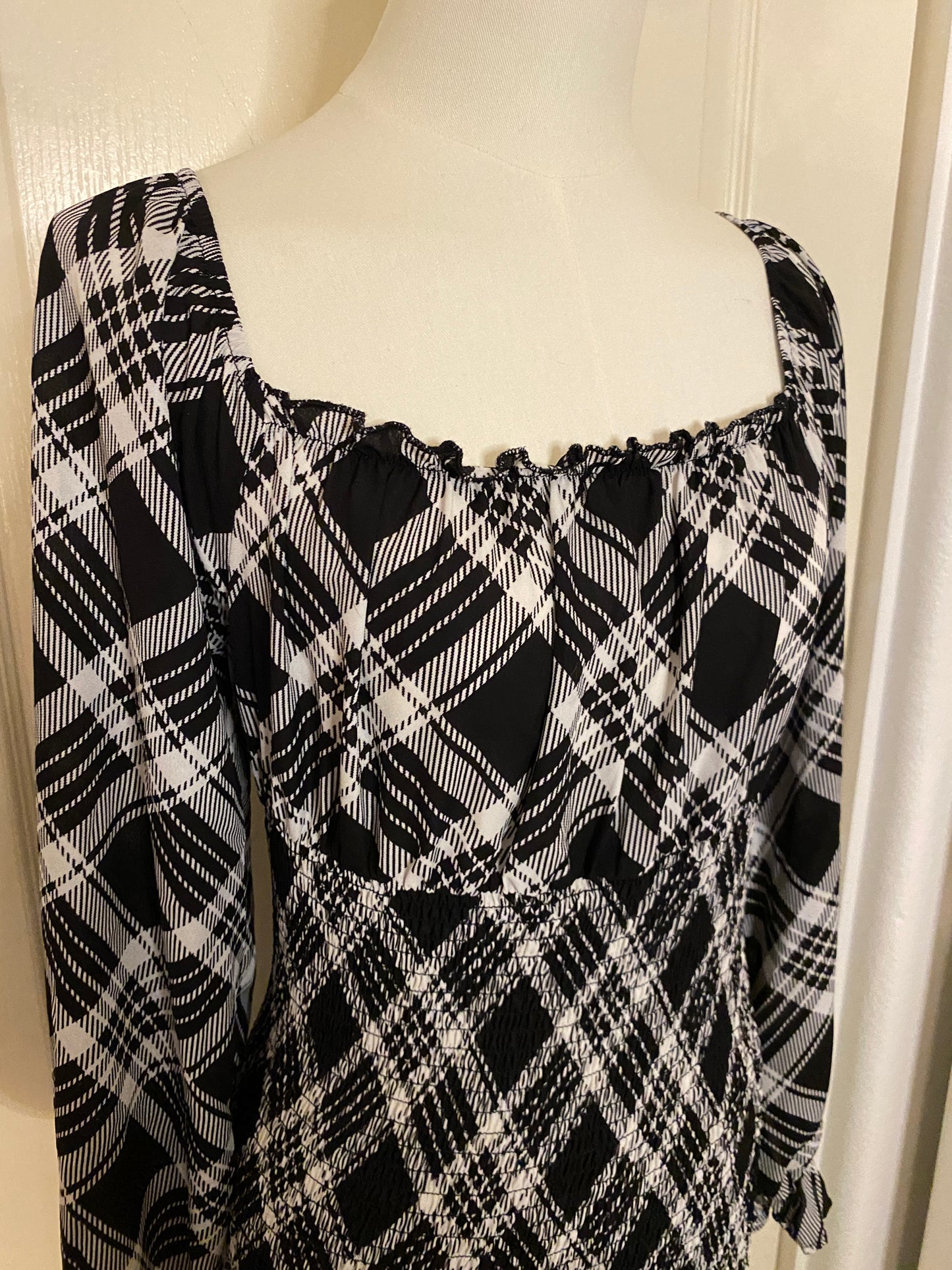 Almost Famous Plaid Black and White Long Sleeve Ruffle Knee Length Dress