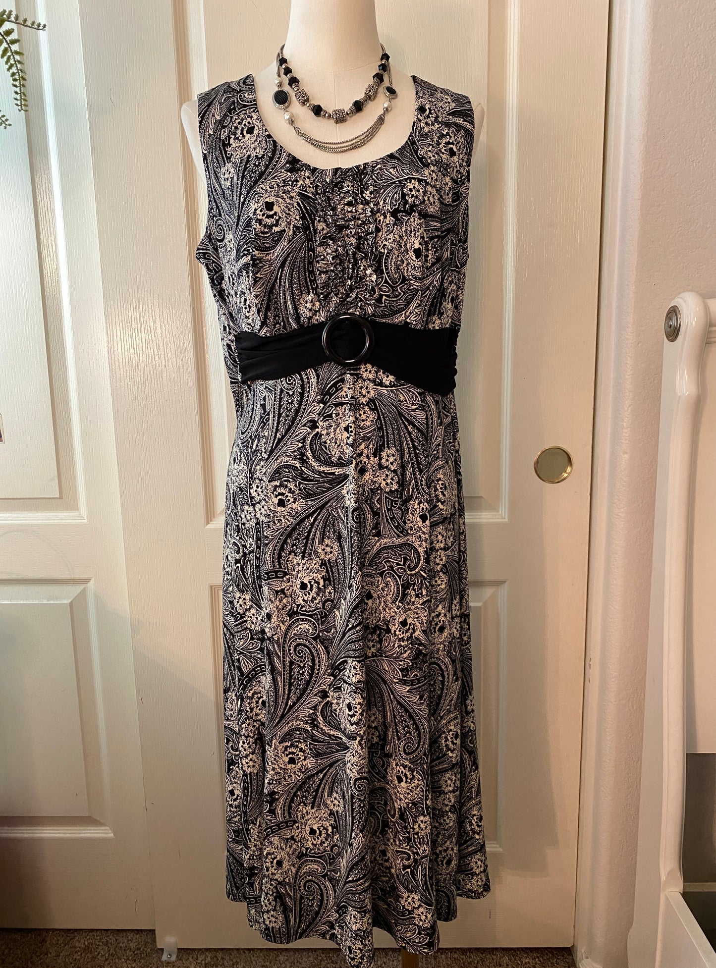 Perceptions NY Black and White Swirl Pattern Midi Summer Dress with Belt