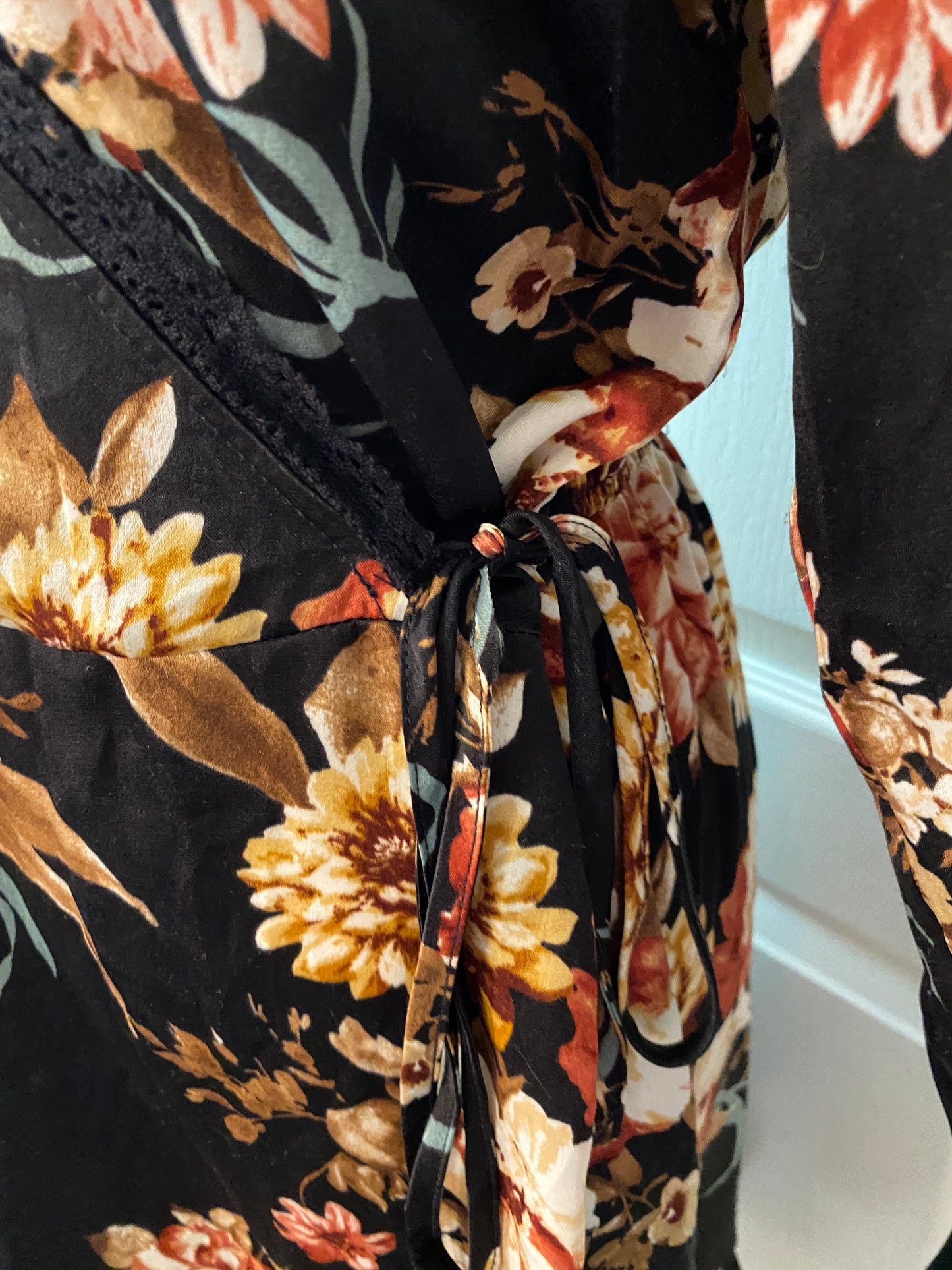 Xhilaration Black and Floral Tropical Wrap Robe Dress Knee Length Long Sleeve