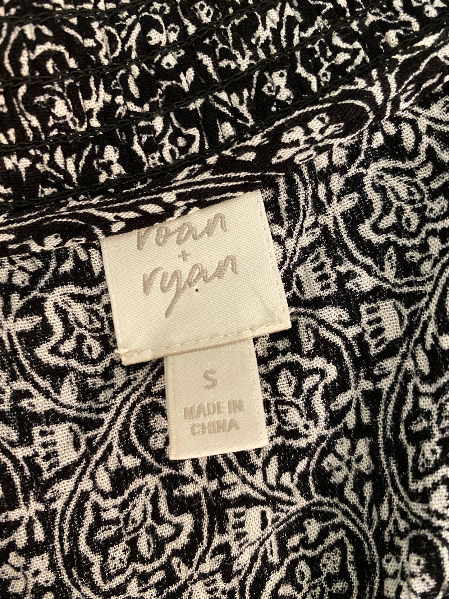 Roan and Ryan Evereve Black White Fit and Flare Puff Sleeve V Neck Maxi Dress