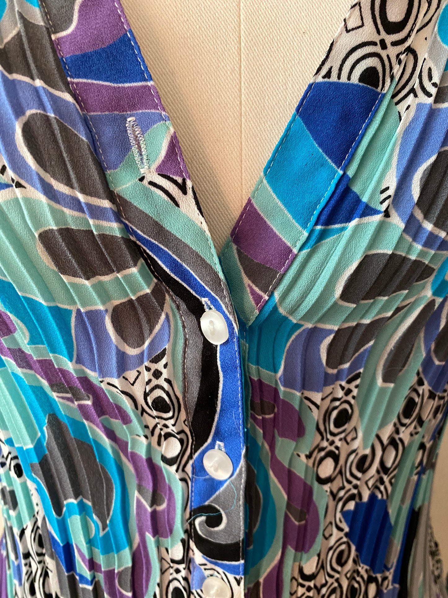 Sunny Taylor Petite Y2k Blue Purple Groovy Long Sleeve Ruffle Button Up Blouse