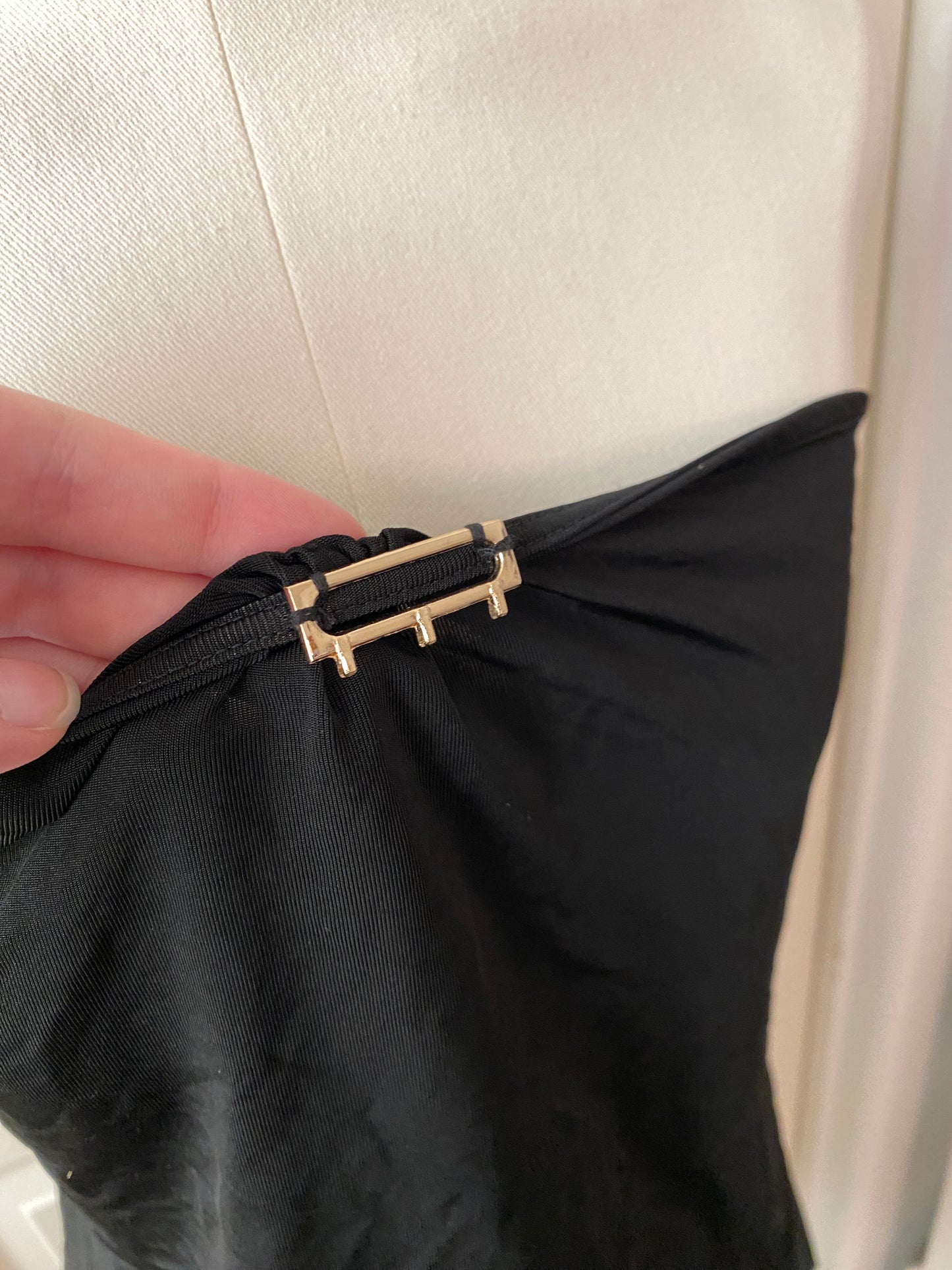 GUESS by Marciano Black Gold Detail Feminine Strapless Club Minimalistic Top