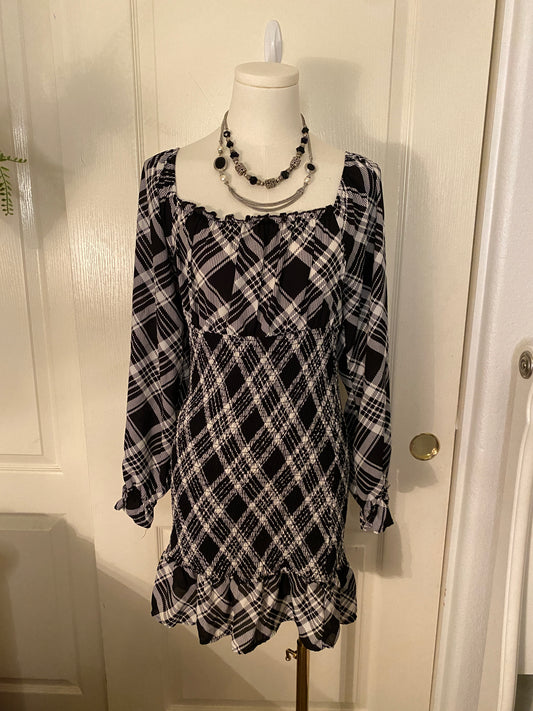 Almost Famous Plaid Black and White Long Sleeve Ruffle Knee Length Dress
