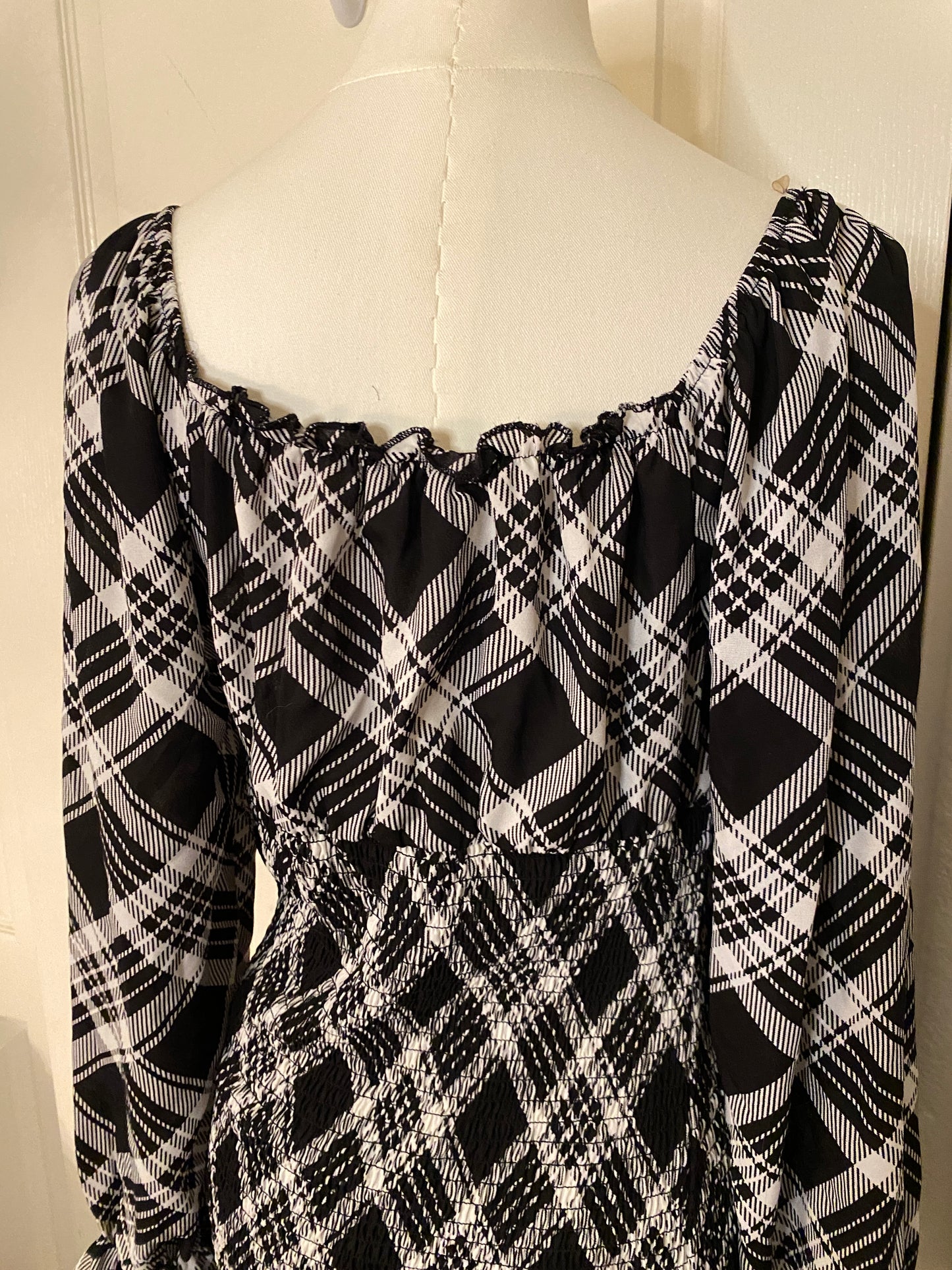 Almost Famous Plaid Black and White Long Sleeve Ruffle Knee Length Dress
