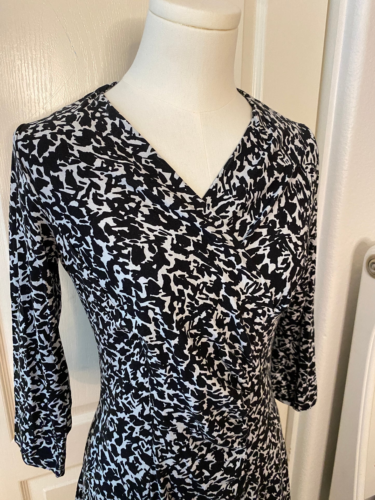Artigiano Made in Italy Long Sleeve Black and White Midi Dress