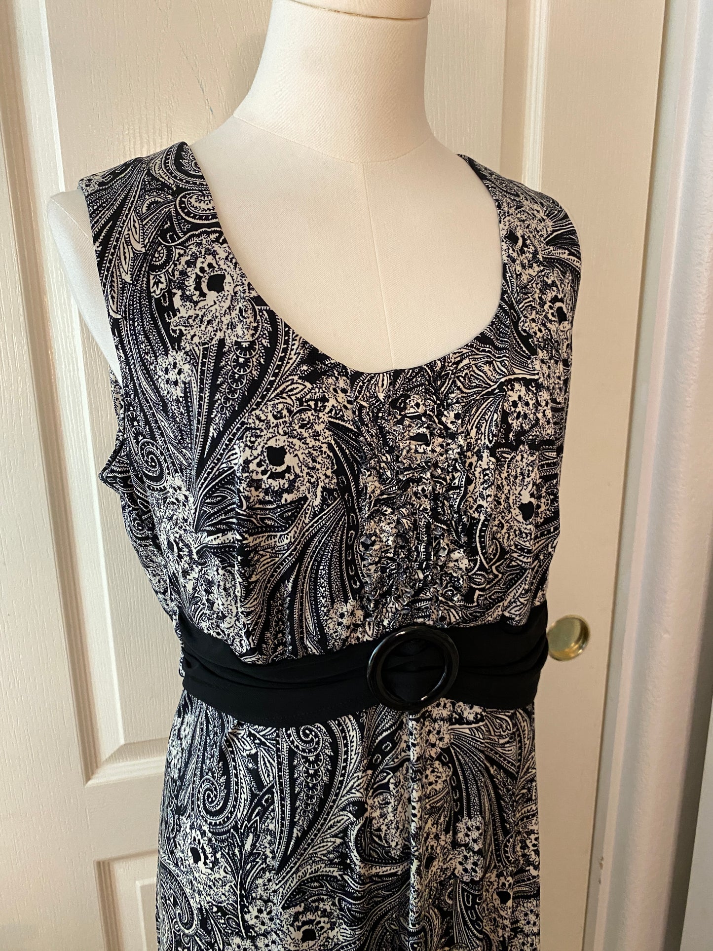 Perceptions NY Black and White Swirl Pattern Midi Summer Dress with Belt