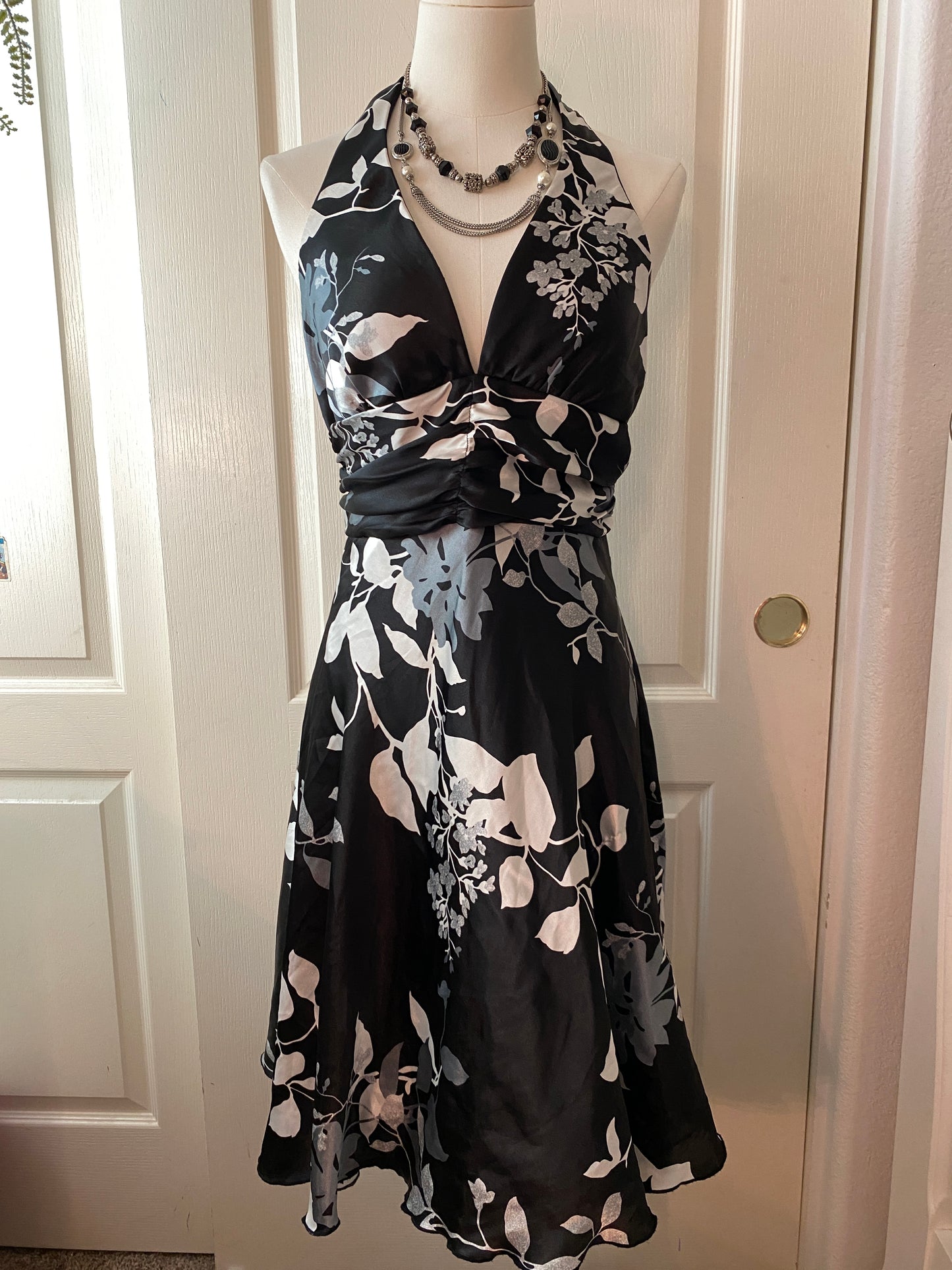 Studio Y V Neck Floral Black White Grey Wrap Knee Length Halter Dress