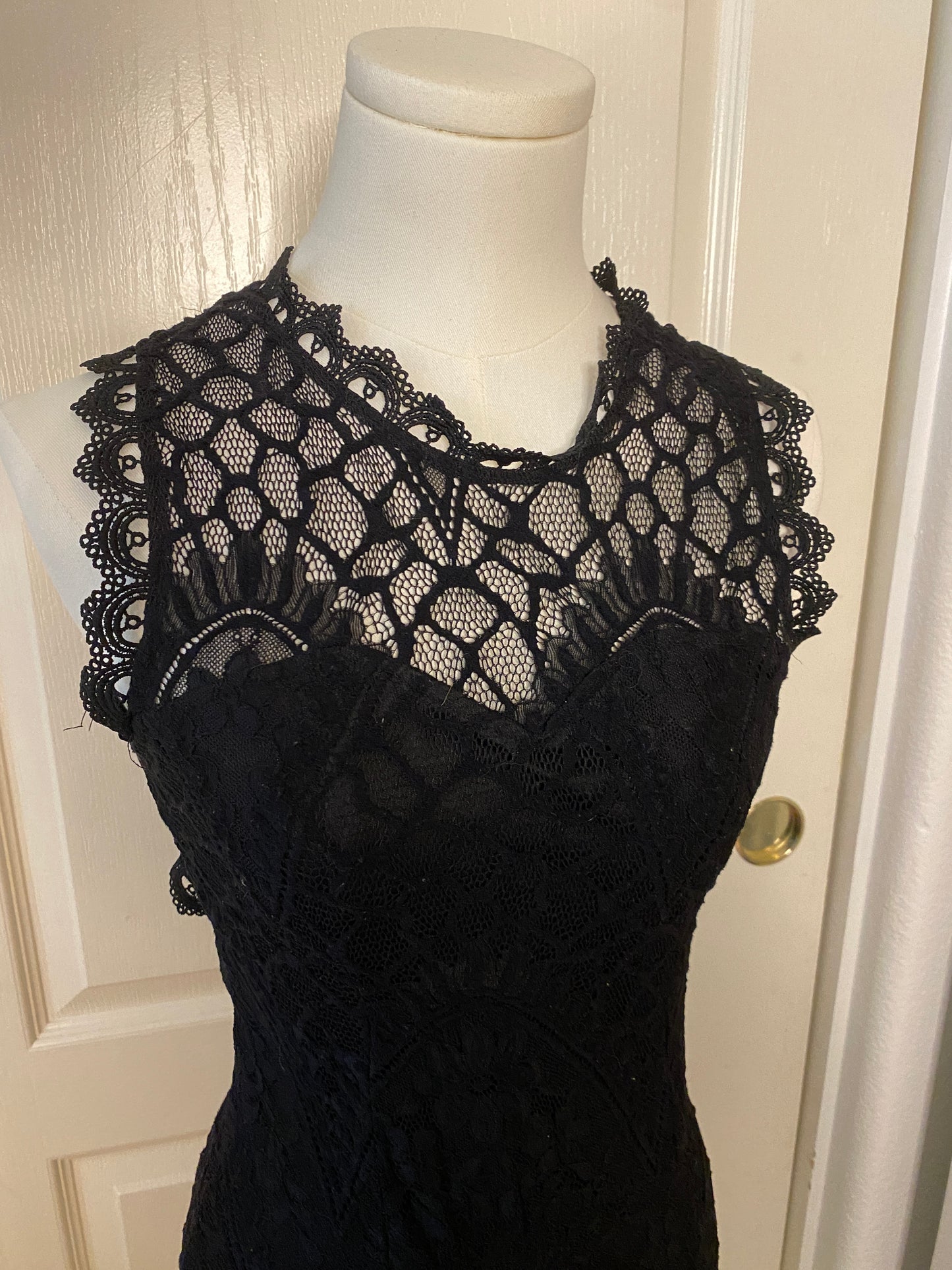 Sister Fashion Black Form Fitting Lace Gothic Formal Elegant Sleeveless Dress