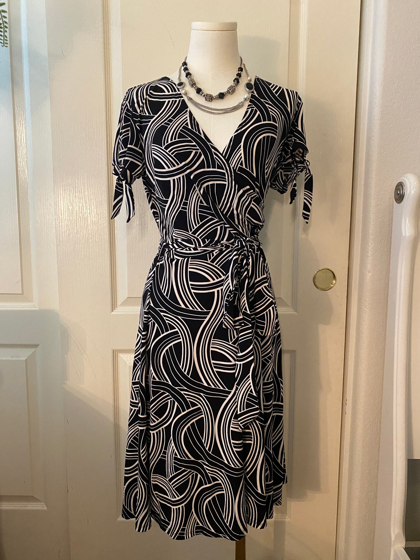 Apt 9 Stretch Black and White V Neck Wrap Bow Summer Midi Feminine Dress