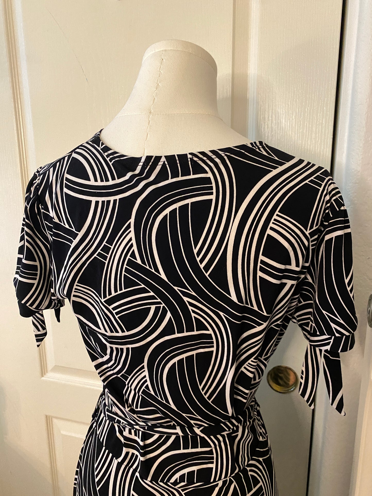 Apt 9 Stretch Black and White V Neck Wrap Bow Summer Midi Feminine Dress