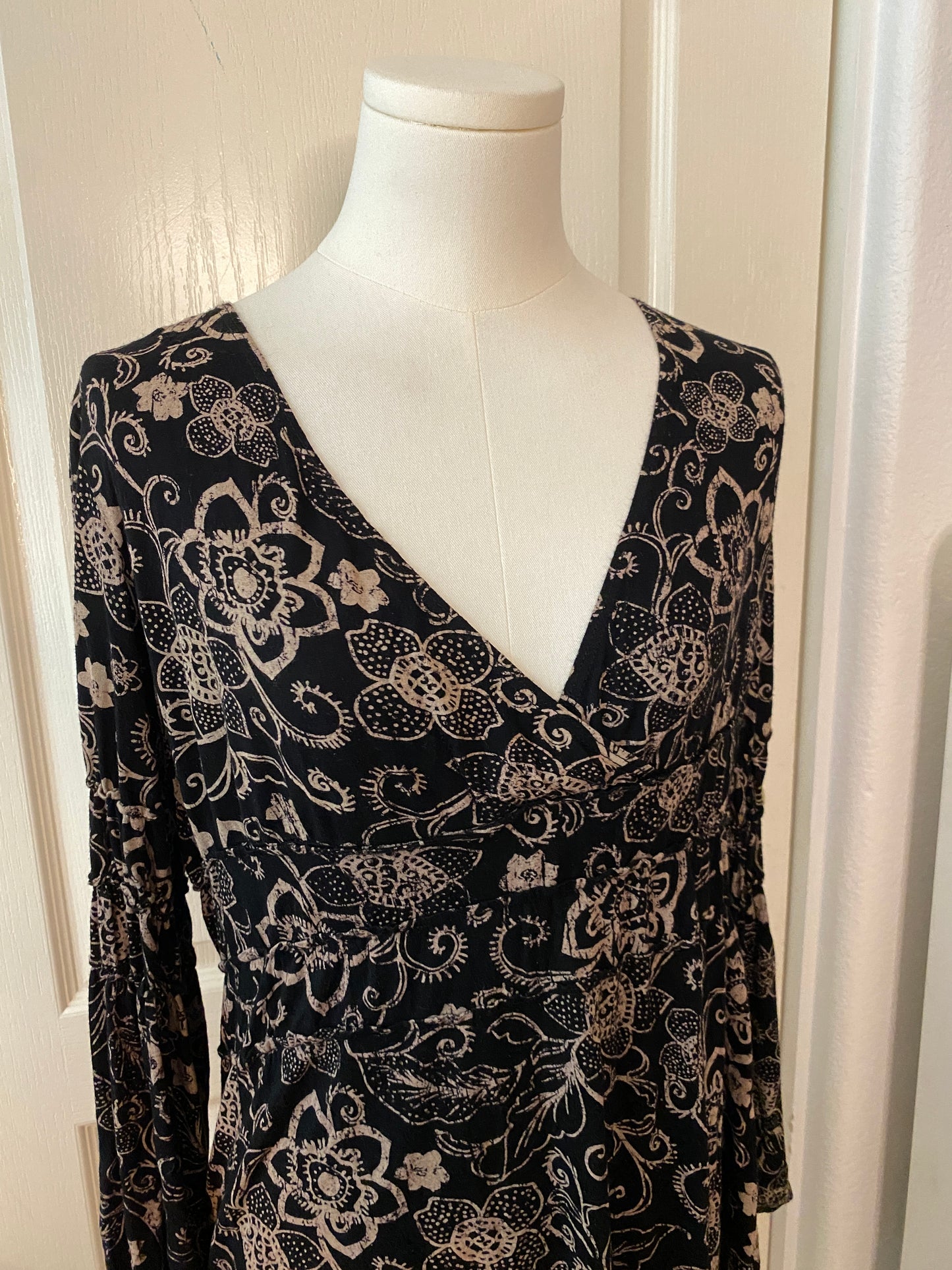 Sharise Neil Black Brown Floral V Neck Wrap Long Flare Sleeve Knee Length Dress