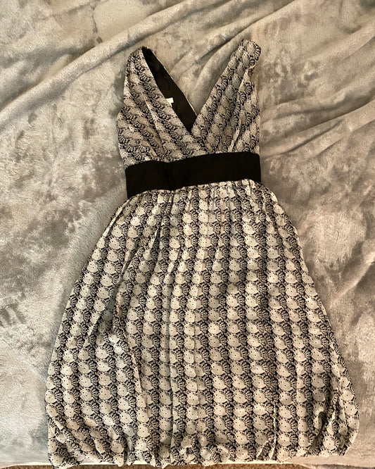 London Times Made in Sri Lanka White Black V Neck Bow Knee Midi Dress
