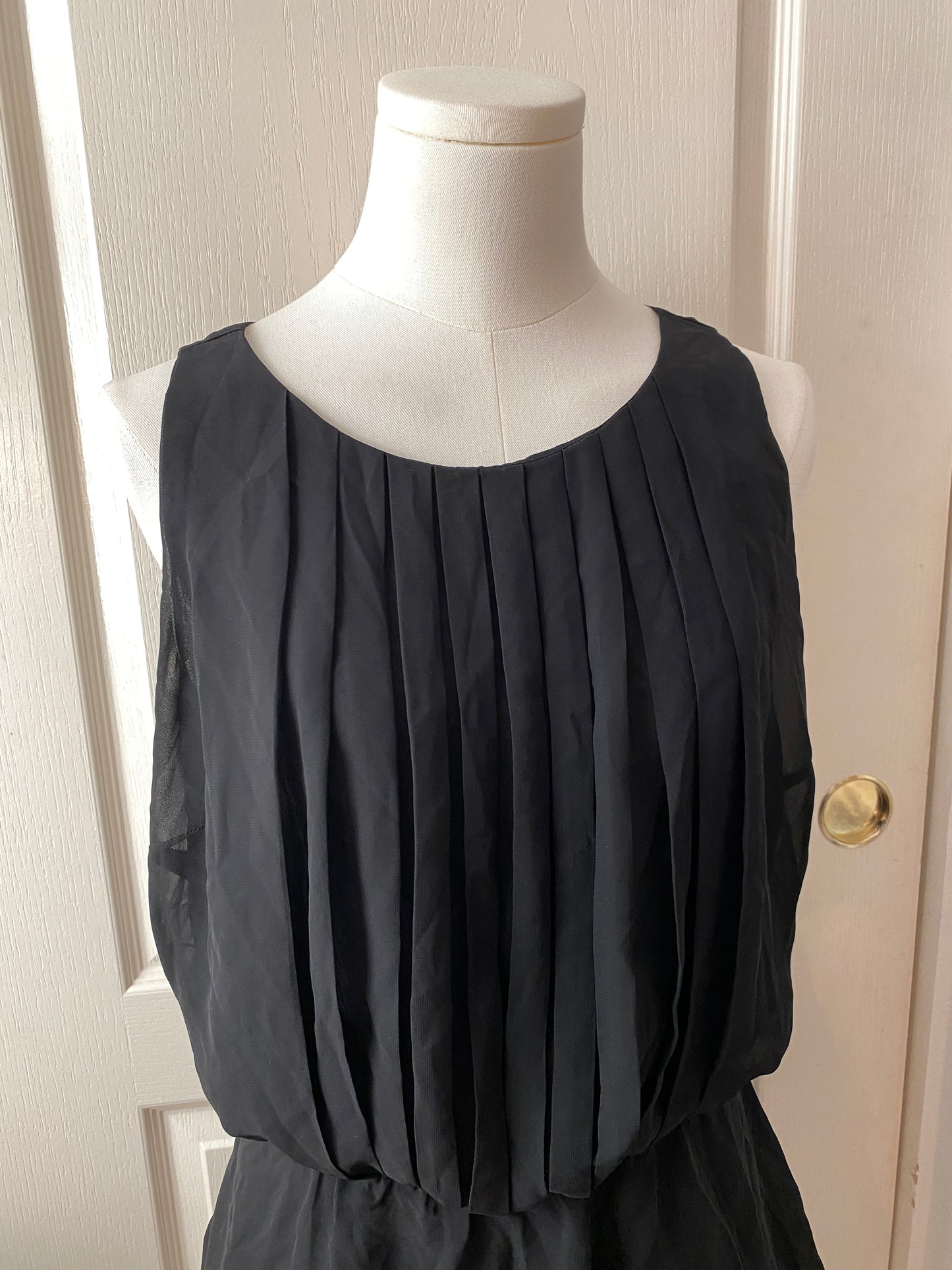 Bisou Bisou Black Blouson Sleeveless Ruffle Feminine Minimalistic Summer Blouse