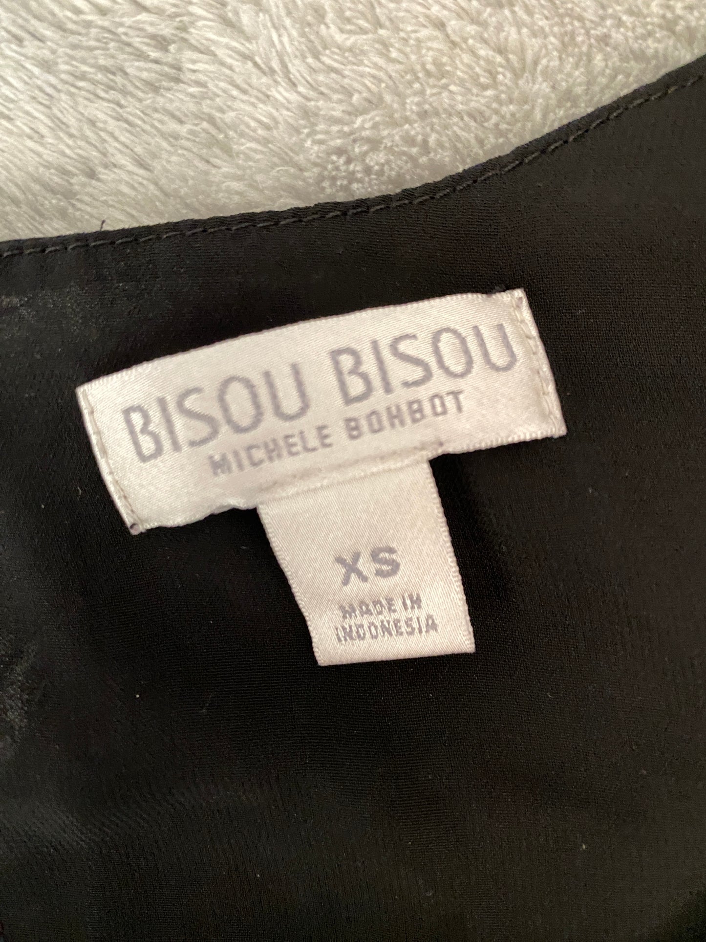 Bisou Bisou Black Blouson Sleeveless Ruffle Feminine Minimalistic Summer Blouse